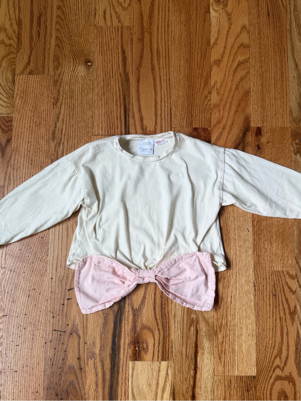 Zara Girl’s Cream Long-Sleeve Top with Pink Bow •18-24 months•